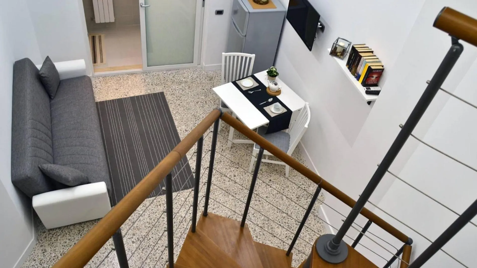 Napoli Centro, Dm Luxury Apartments