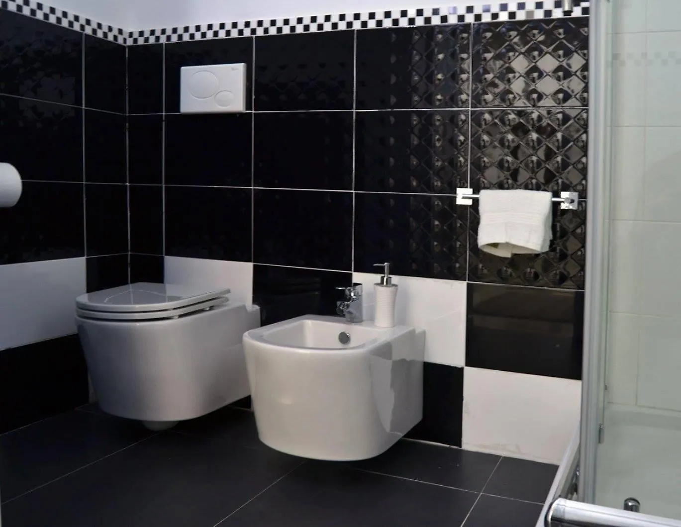 Napoli Centro, Dm Luxury Apartments