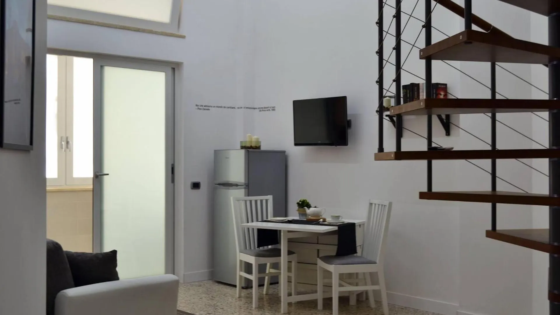 Napoli Centro, Dm Luxury Apartments