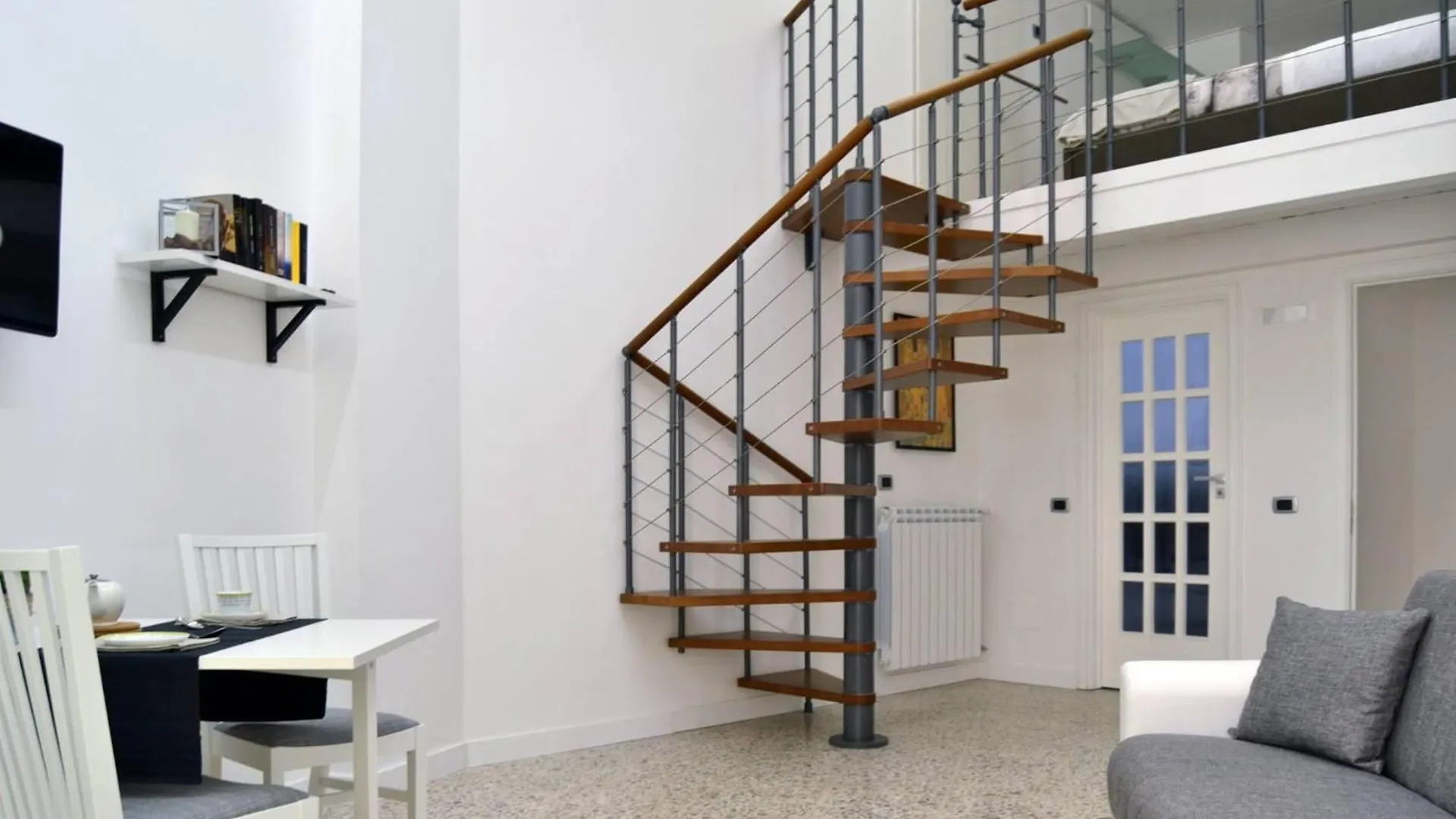 Napoli Centro, Dm Luxury Apartments