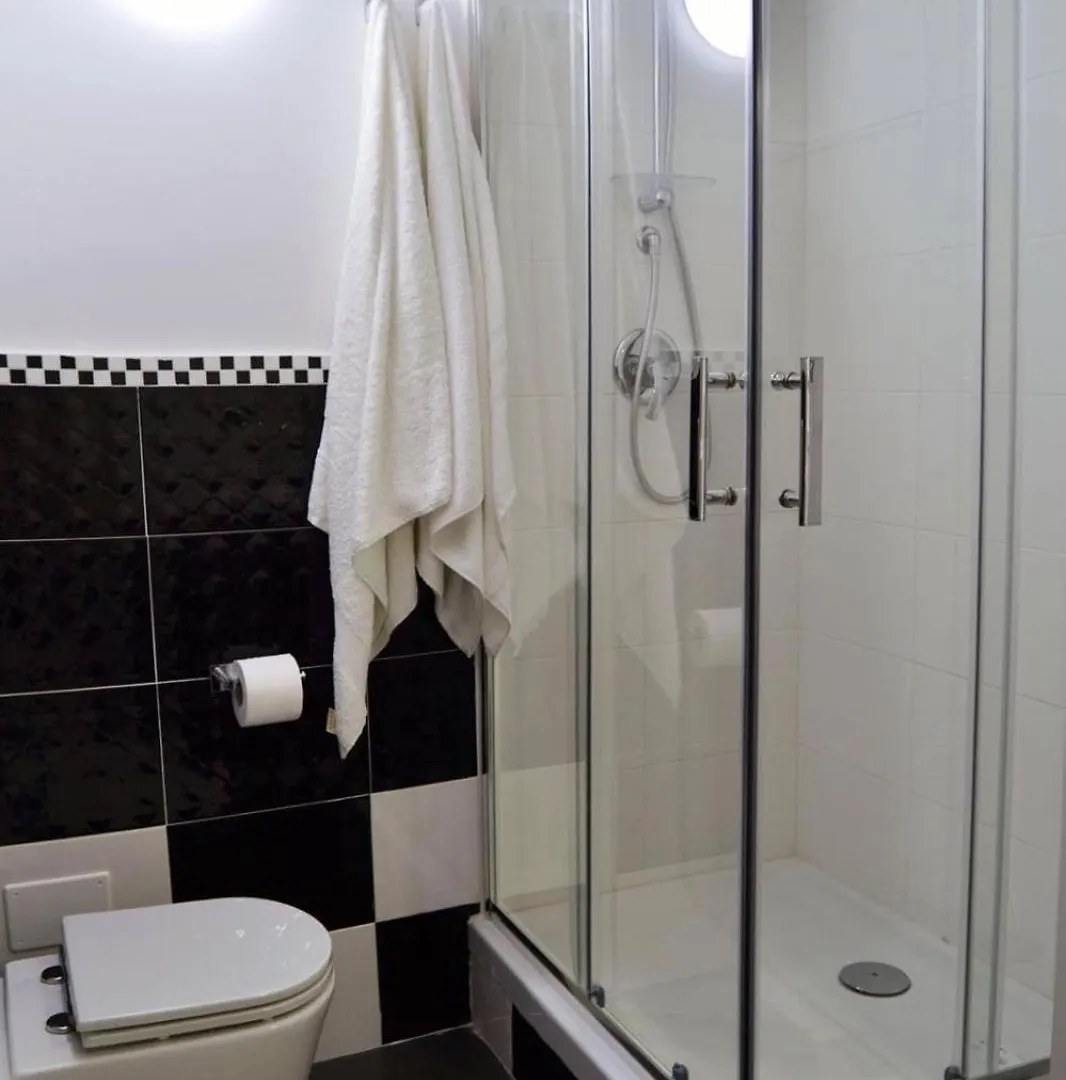 Napoli Centro, Dm Luxury Apartments