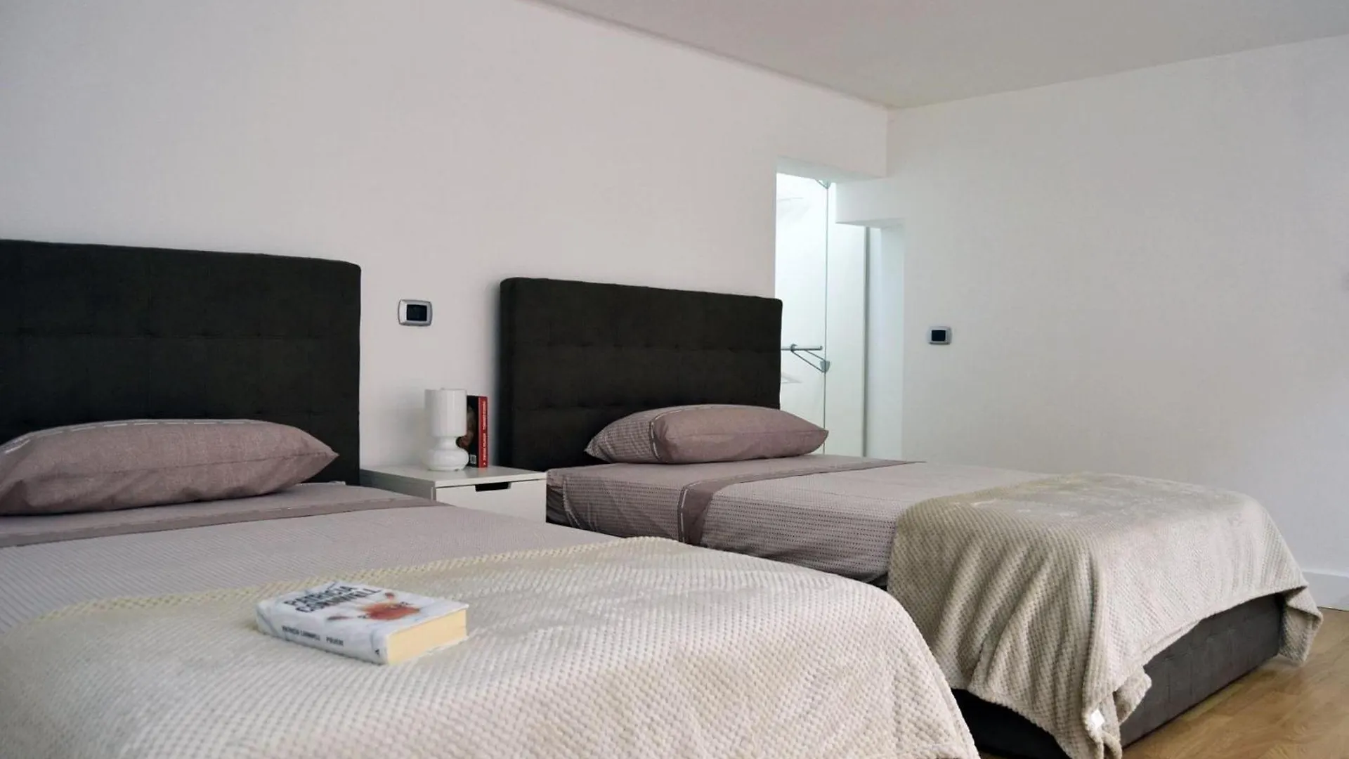 Napoli Centro, Dm Luxury Apartments