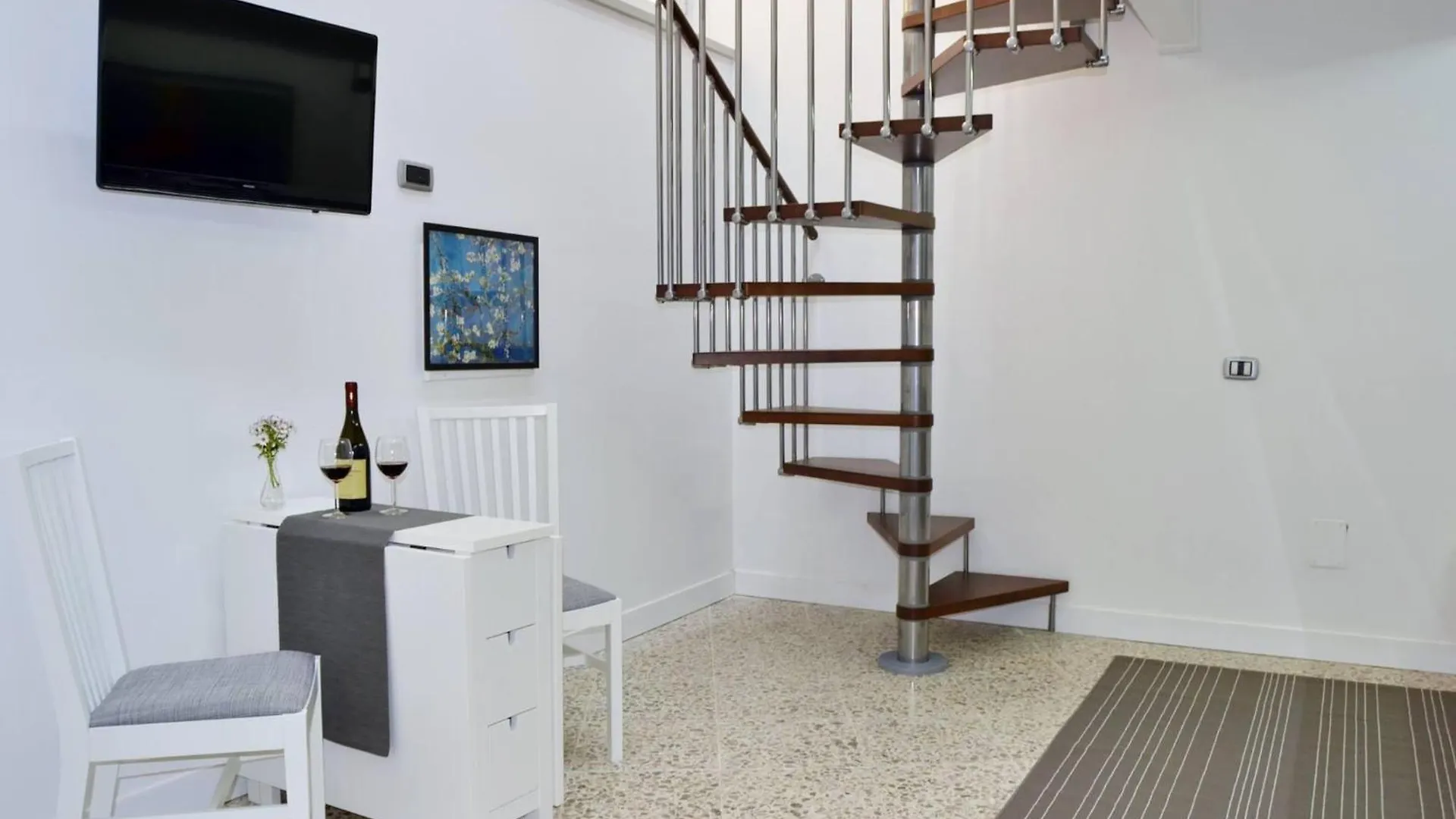 Napoli Centro, Dm Luxury Apartments
